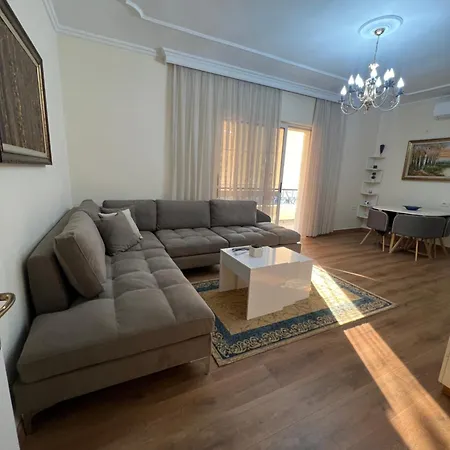 Zoe Center Apartment *