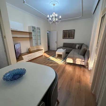 Zoe Center Apartment *